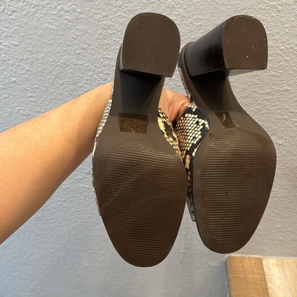 Women’s Aldo heels, snake print, size 9 - Picture 2 of 3